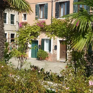 Sestiere Dorsoduro, A Due Passi Da Zattere , Venice Italy